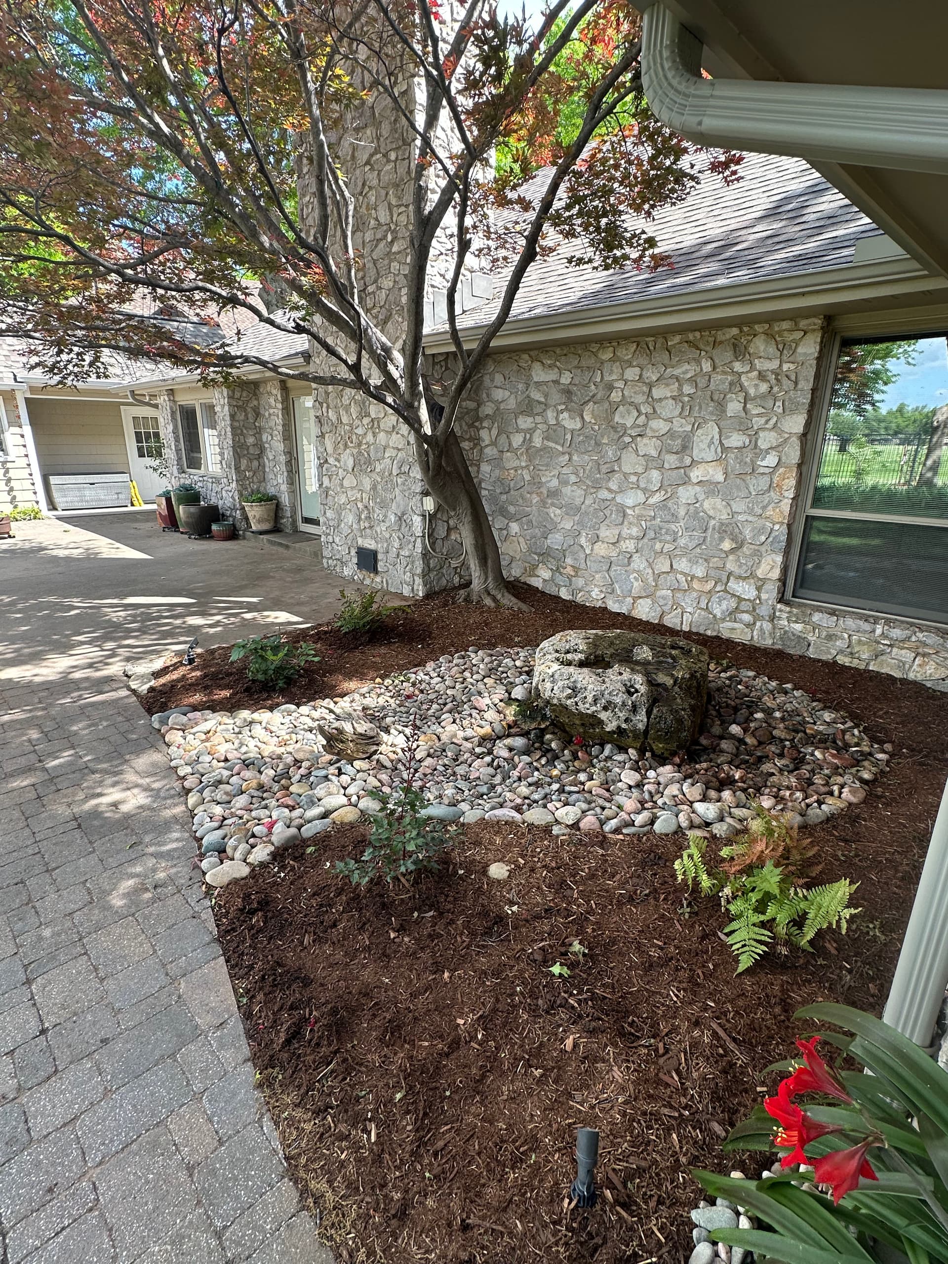 Gallery photos for Fresh Bed Design and Low-Maintenance Planting Overhaul: Image #4
