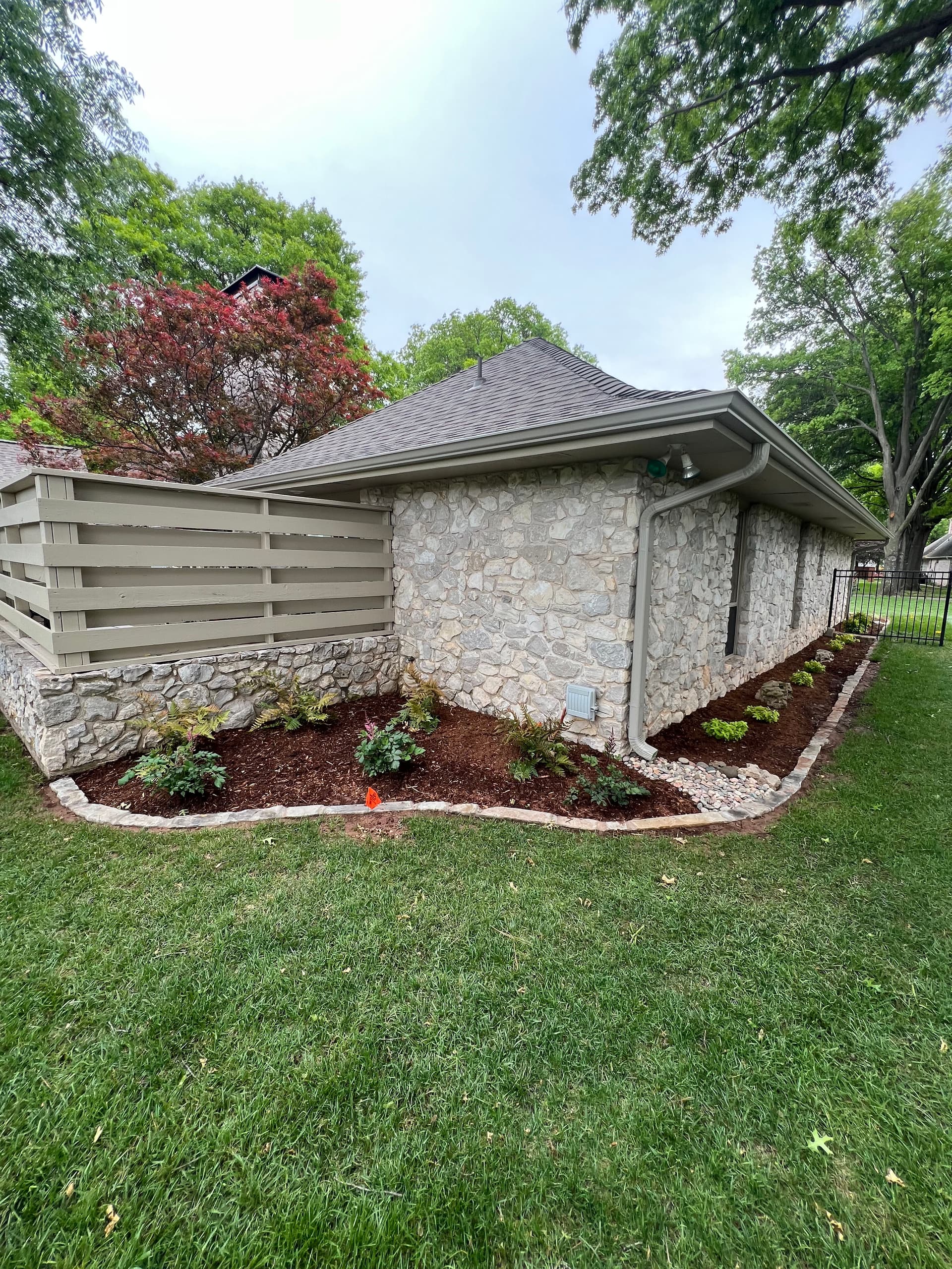 Gallery photos for Fresh Bed Design and Low-Maintenance Planting Overhaul: Image #3
